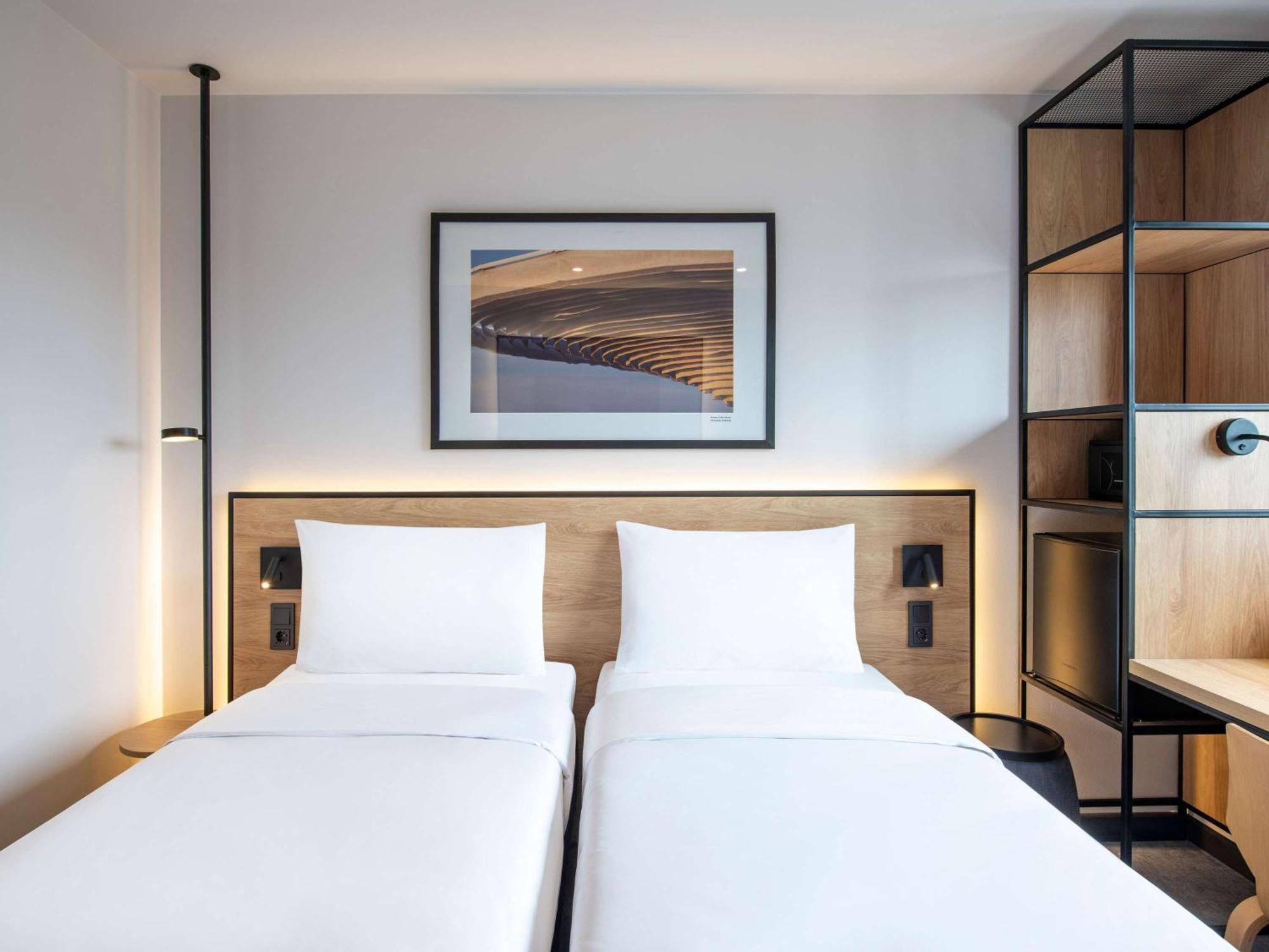 Ibis Tbilisi Airport Hotel Kültér fotó