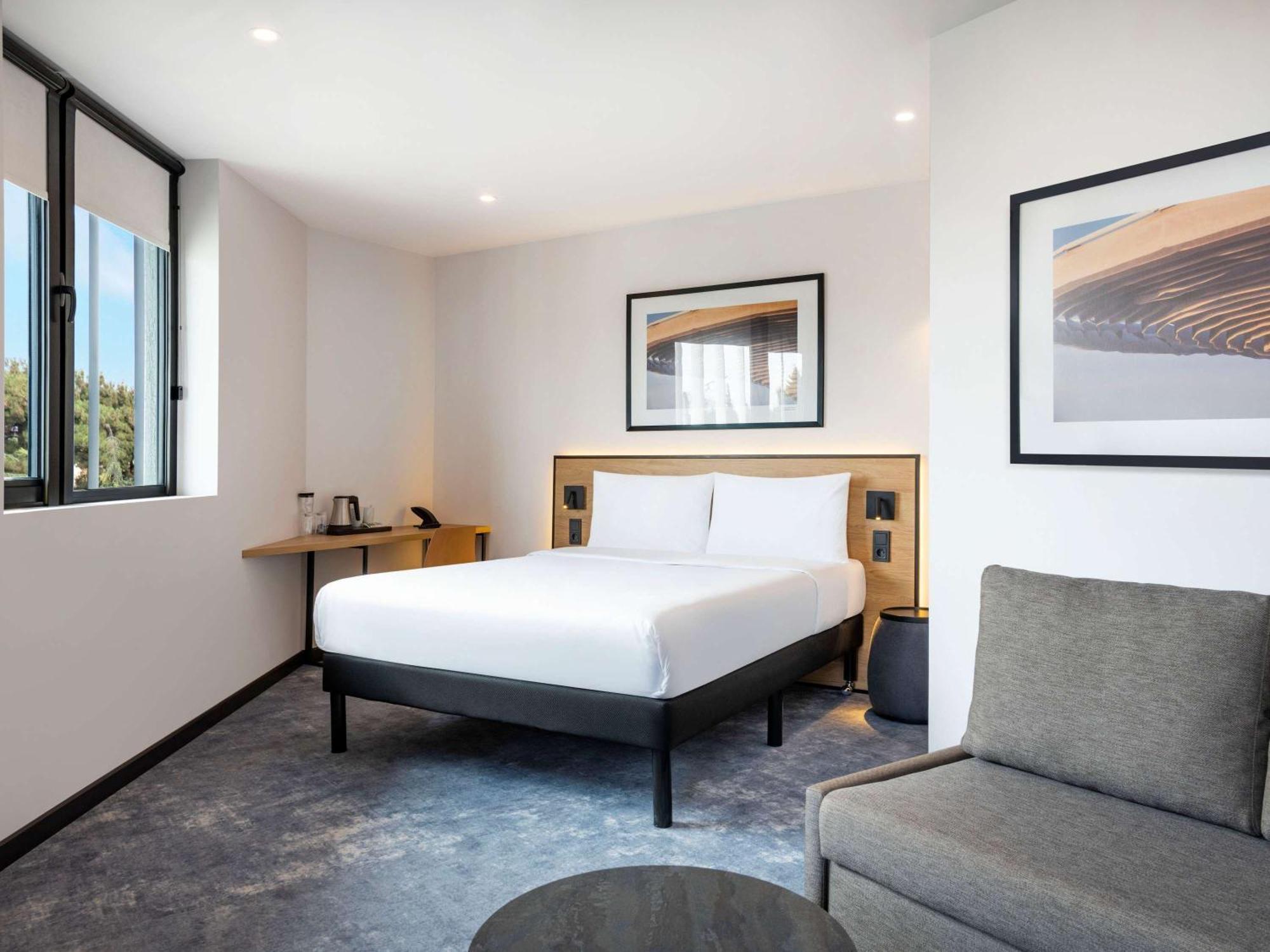 Ibis Tbilisi Airport Hotel Kültér fotó