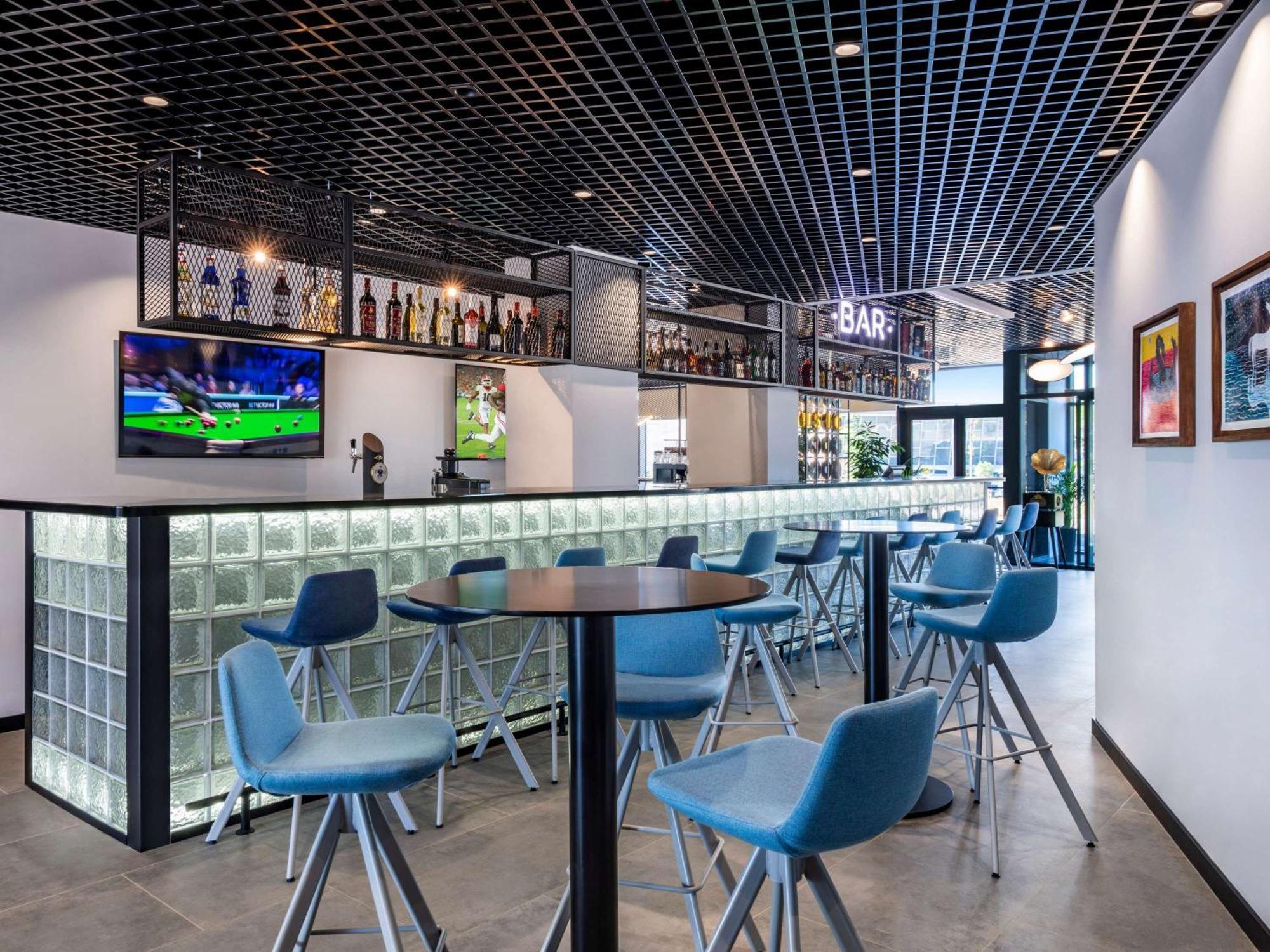 Ibis Tbilisi Airport Hotel Kültér fotó