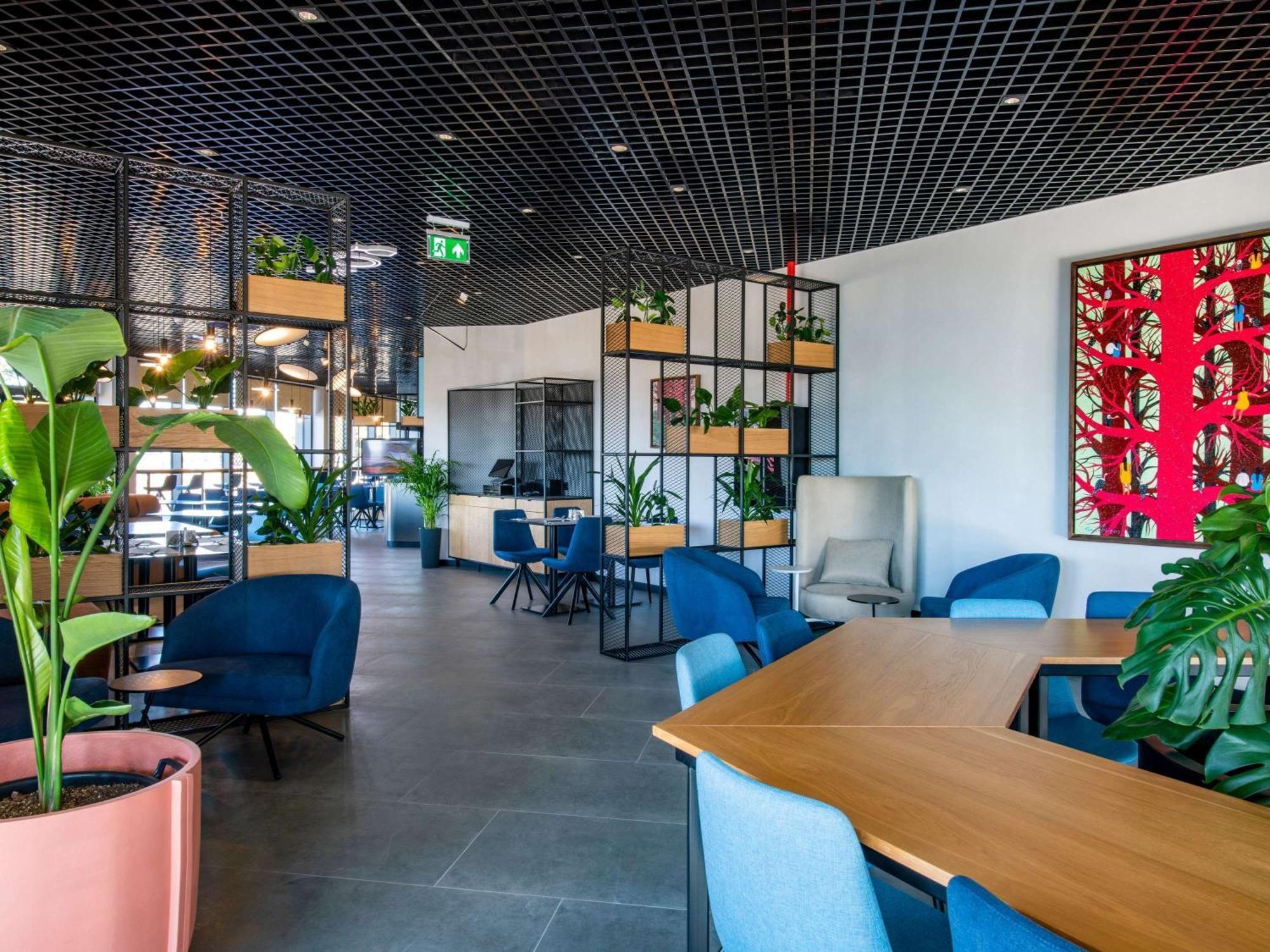 Ibis Tbilisi Airport Hotel Kültér fotó