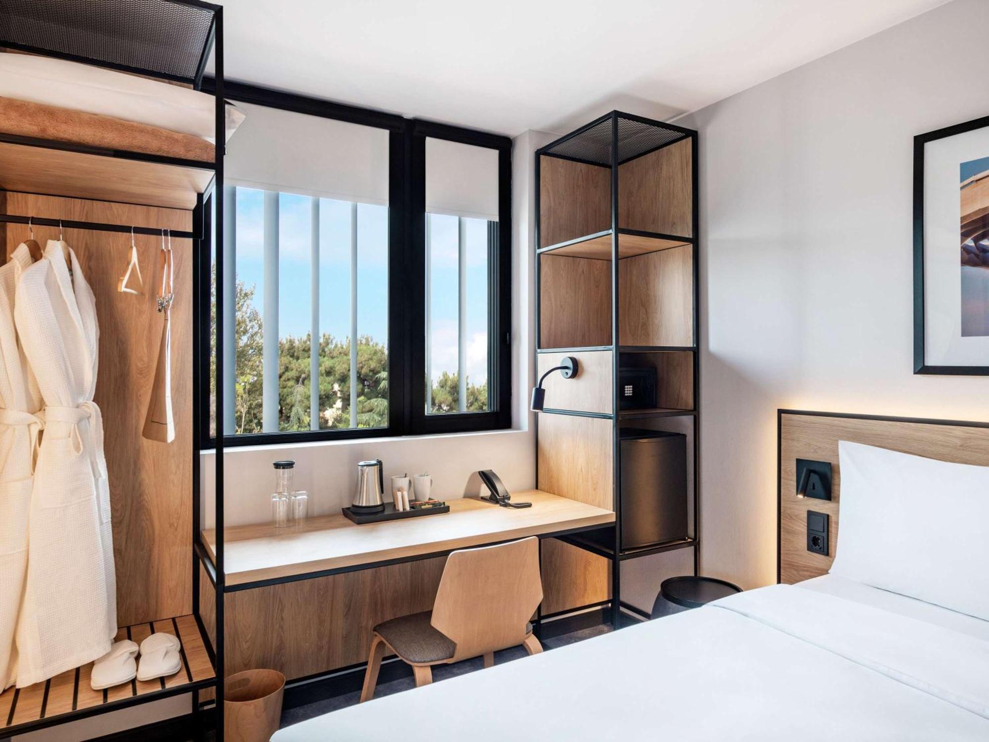 Ibis Tbilisi Airport Hotel Kültér fotó